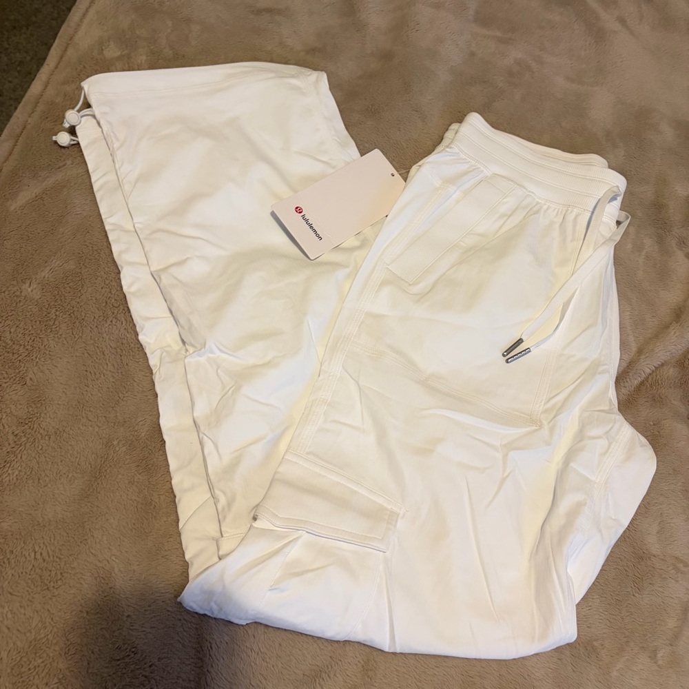 Lululemon Dance Studio Relaxed-Fit Mid-Rise Cargo Pant - Picture 2 of 3